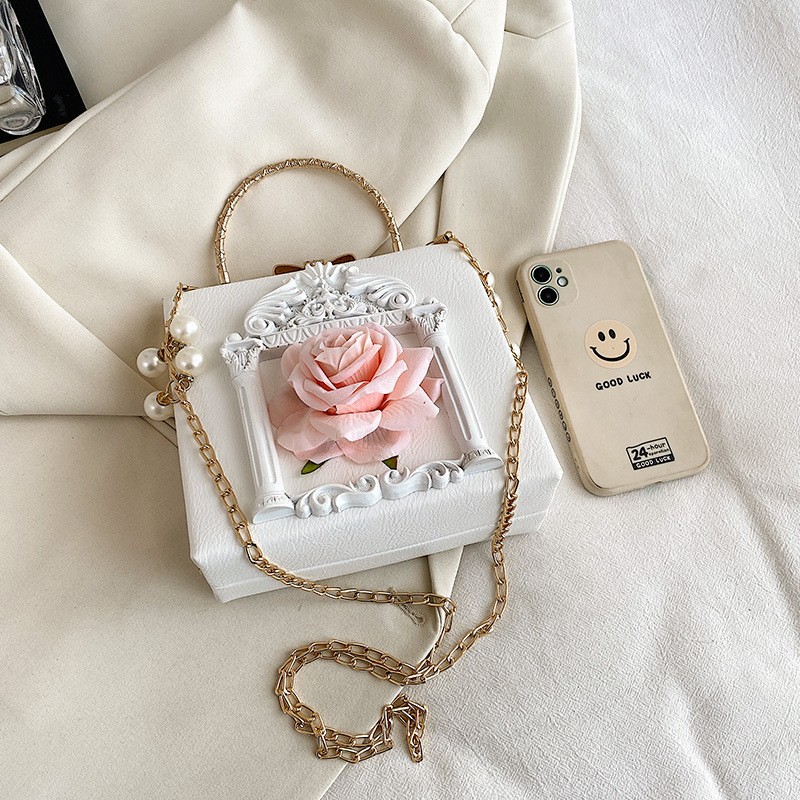 Borse a tracolla con fiori di  - Luxury Bags On Sale recensione e prezzo