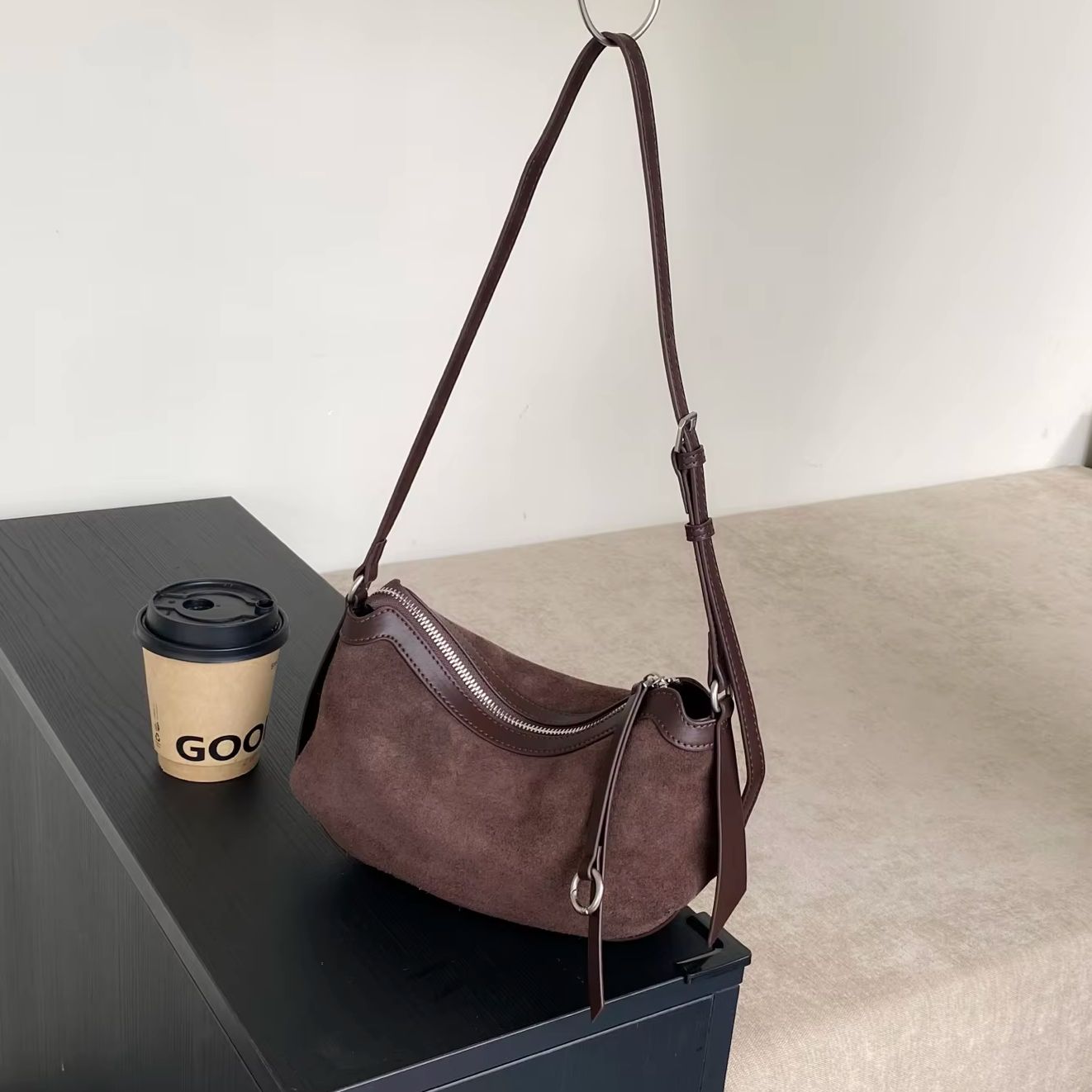 Borsa Hobo in Vera Pelle Scamo - Half Moon Bag Suede recensione e prezzo