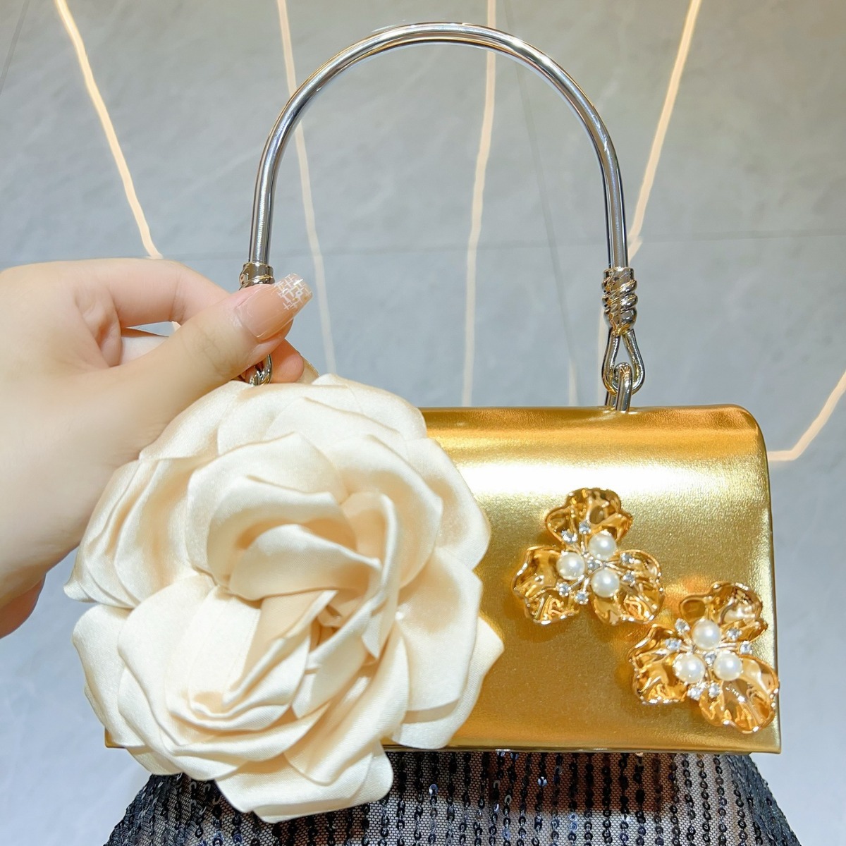 Pochette di lusso con fiori 3D - Luxury Bags Gold recensione e prezzo