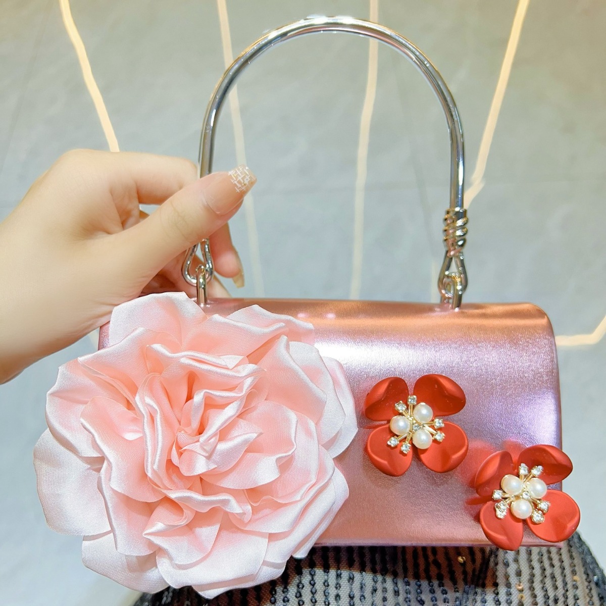 Pochette di lusso con fiori 3D - Luxury Bags Gold recensione e prezzo