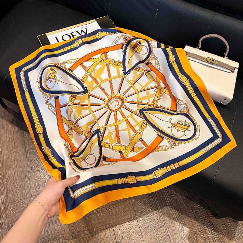 Foulard Quadrato Sottile in Se - Luxury Bags Design recensione e prezzo
