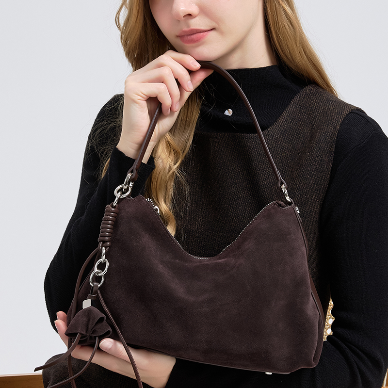 Borsa a Mano Retrò in Vera Pel - Half Moon Bag Suede recensione e prezzo