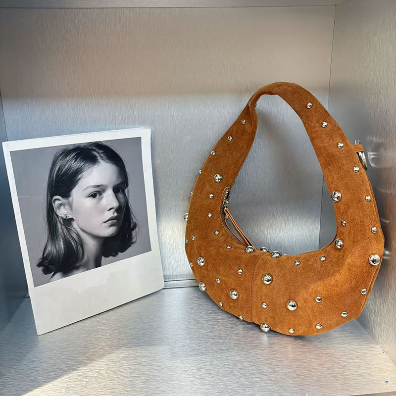 Borse a tracolla da donna a me - Half Moon Bag Suede recensione e prezzo