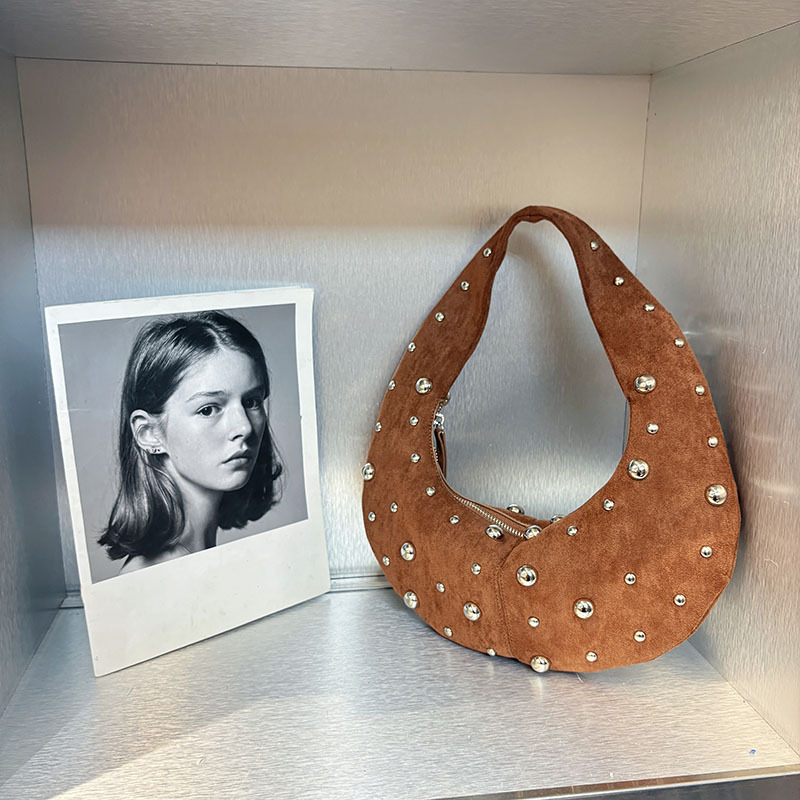 Borse a tracolla da donna a me - Half Moon Bag Suede recensione e prezzo