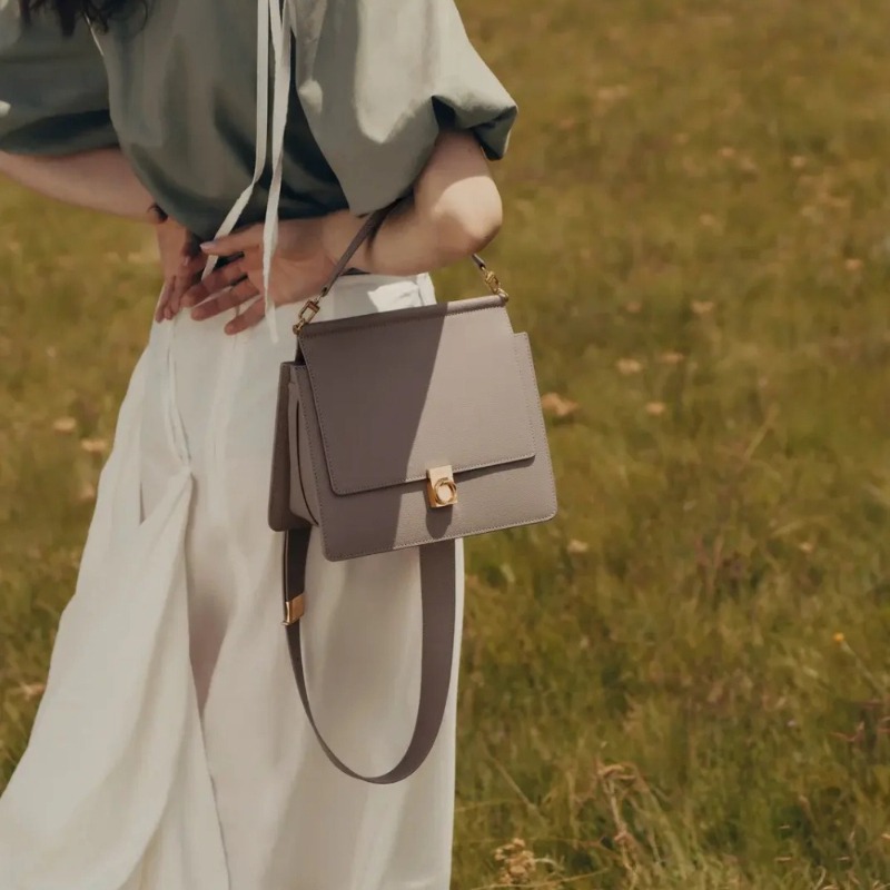 Borsa a Tracolla Numéro Sept p - Luxury Bags Gold recensione e prezzo