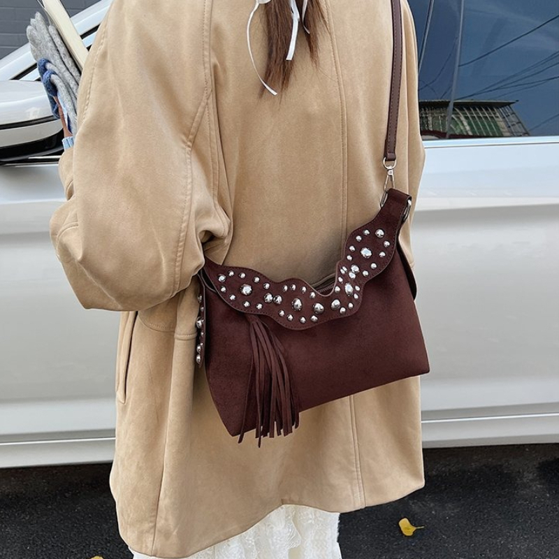 Borsa a tracolla retrò di nuov - Half Moon Bag Suede recensione e prezzo